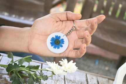 Blue daisy keychain